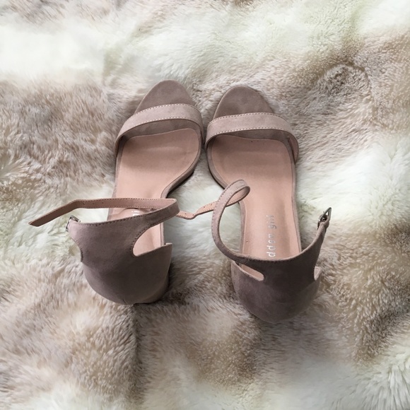 nude suede heels - Picture 3 of 7